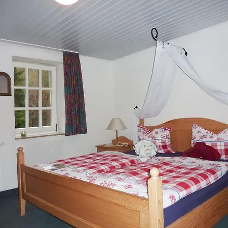 Hof Guttels Waldgasthof Ferienpension 2*